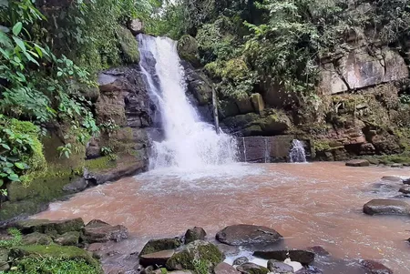 caminatas y cascada
